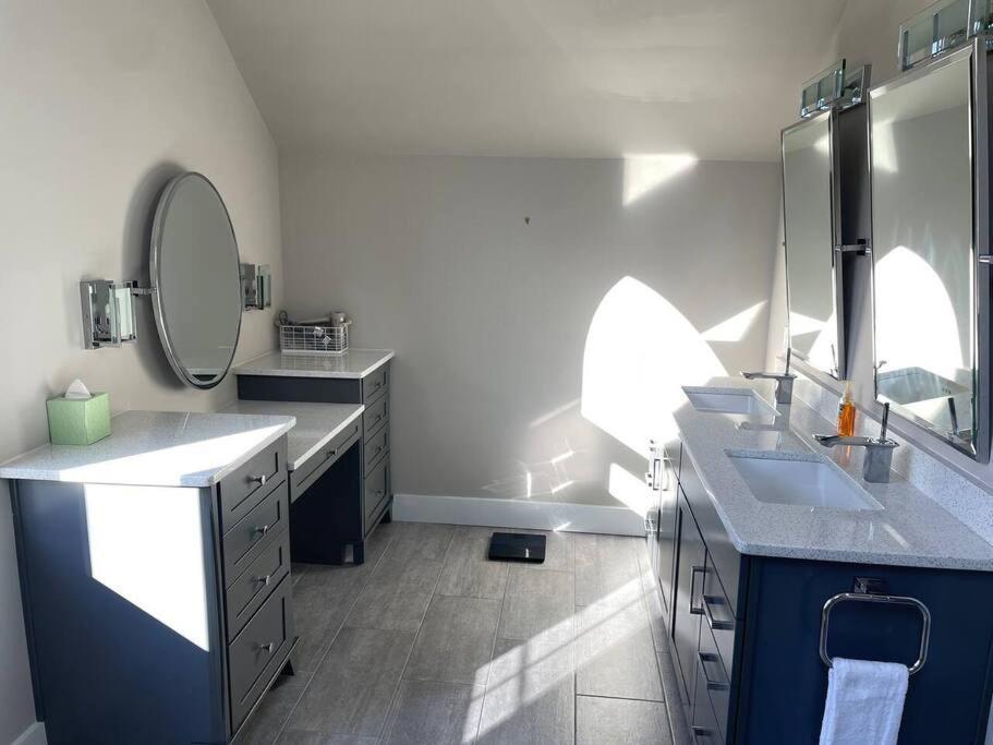 Montross Luxury Modern Waterfront Retreatヴィラ エクステリア 写真